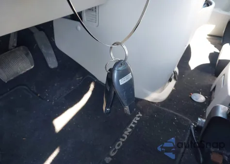 2015 Chrysler Town & Country Touring from USA, damaged, VIN 2C4RC1BG4FR553358